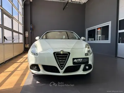 Usata Alfa Romeo Giulietta 105 CV (77 kW) 2012 Bianco Utilitaria