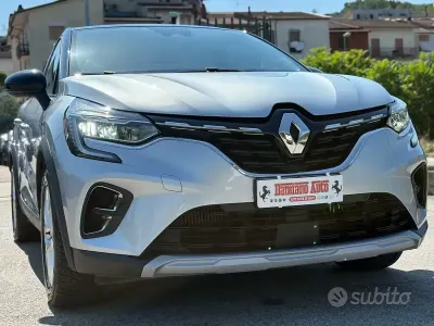 Usata Renault Captur Techno 101 CV (74 kW) 2022 Grigio SUV