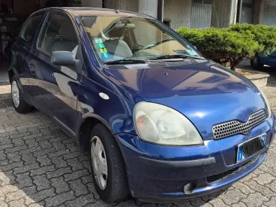 Usata Toyota Yaris Luna 86 CV (63 kW) 2000 Blu/azzurro Berlina