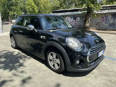 Usata Mini ONE 102 CV (75 kW) 2015 Nero Utilitaria