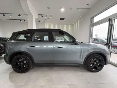 Usata Mini Cooper Countryman Classic 156 CV (114 kW) 2025 Smokey green SUV
