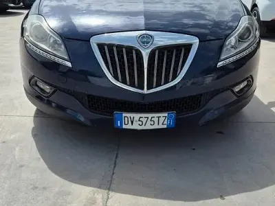 Begagnad Lancia Delta 120 HK (88 kW) 2009 Blå Halvkombi