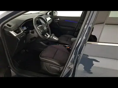 Usata Renault Captur Techno 145 CV (106 kW) 2023 Blu scuro SUV