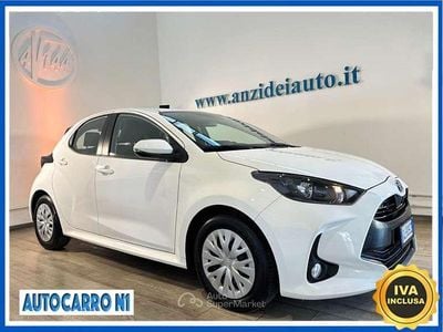 Usata Toyota Yaris Hybrid Business Edition 92 CV (67 kW) 2022 Bianco pastello Berlina