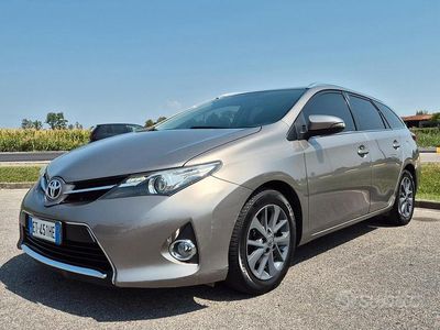 Usata Toyota Auris 90 CV (66 kW) 2013 Marrone Station wagon