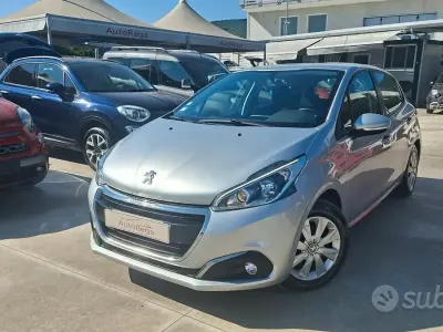 Usata Peugeot 208 68 CV (50 kW) 2016 Grigio Utilitaria