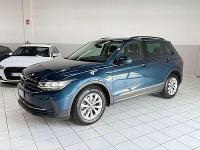Usata VW Tiguan R-line 150 CV (110 kW) 2023 Verde SUV