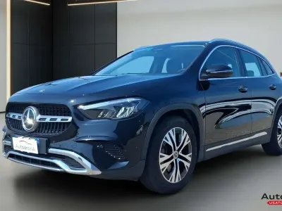 Usata Mercedes GLA180 Advanced Plus 116 CV (85 kW) 2023 Nero metallizzato SUV