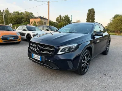 Usata Mercedes GLA200 Premium 136 CV (100 kW) 2018 Blu SUV