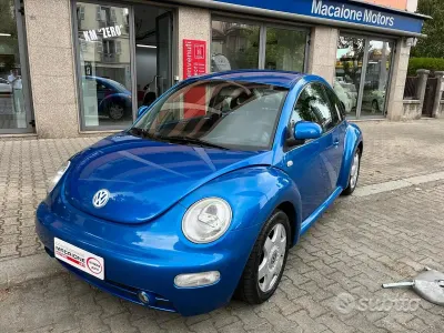 Usata VW New Beetle 116 CV (85 kW) 1999 Blu Utilitaria