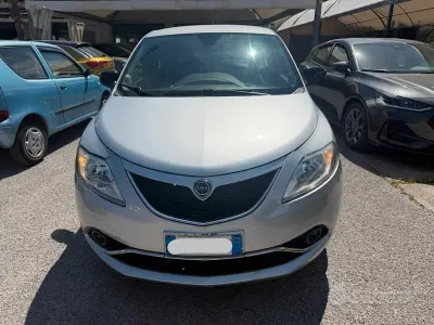 Usata Lancia Ypsilon Platinum 69 CV (50 kW) 2016 Grigio Utilitaria