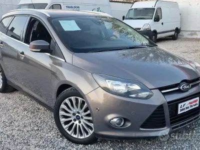 Usado Ford Focus Titanium 115 HP (84 kW) 2012 Cinzento Carrinha