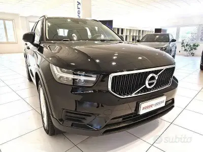 Usata Volvo XC40 Momentum 129 CV (94 kW) 2021 Nero SUV