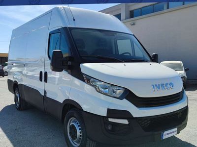 usata Iveco Daily 35S14 VH2 FURG P. MEDIO/LUNGO TETTO ALTO 3 P. 2017