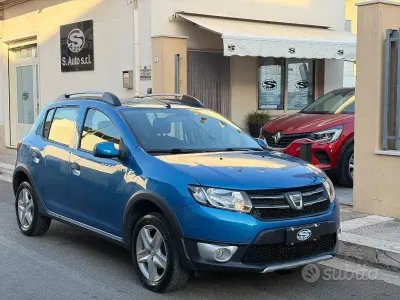 Usata Dacia Sandero Stepway 90 CV (66 kW) 2013 Azzurro Berlina