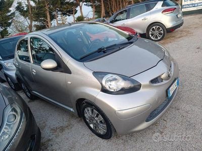 Usata Toyota Aygo 67 CV (49 kW) 2008 Marrone Utilitaria