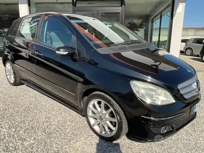 Usata Mercedes B180 109 CV (80 kW) 2009 Nero Monovolume