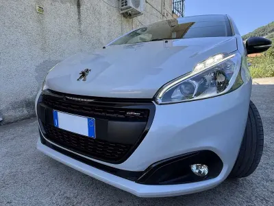 Usata Peugeot 208 GT-line 100 CV (73 kW) 2017 Utilitaria