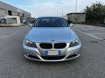 Usata BMW 318 143 CV (105 kW) 2011 Argento Berlina