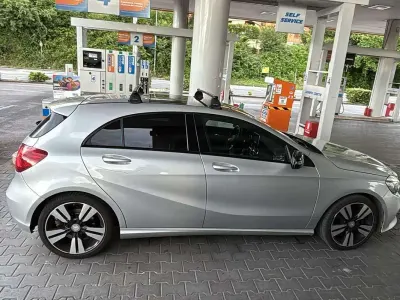 Usata Mercedes A200 Premium 136 CV (100 kW) 2016 Argento Utilitaria