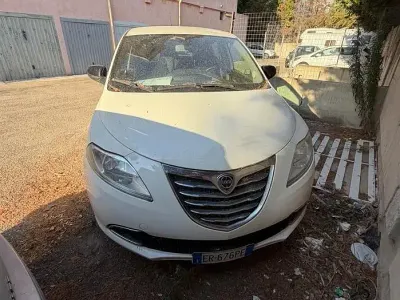 Usata Lancia Ypsilon 85 CV (62 kW) 2013 Giallo Utilitaria