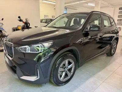 Usata BMW X1 163 CV (119 kW) 2024 Black sapphire metallizzato SUV
