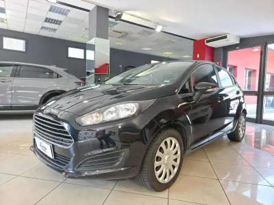 Usata Ford Fiesta 92 CV (67 kW) 2015 Nero Utilitaria