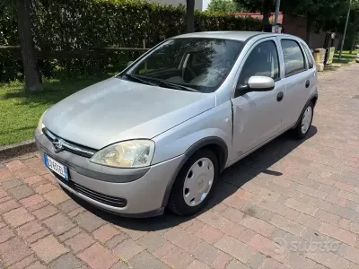 Usata Opel Corsa 65 CV (47 kW) 2002 Grigio Utilitaria