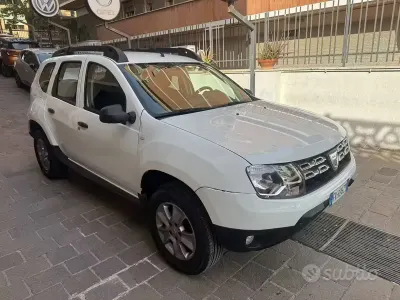 Usata Dacia Duster Lauréate 114 CV (83 kW) 2017 Rosso SUV