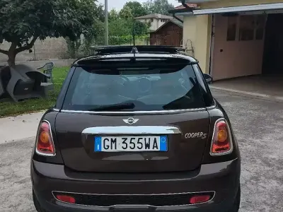 Usata Mini Cooper S 122 CV (89 kW) 2010 Marrone Utilitaria
