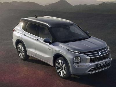 Nuova Mitsubishi Outlander P-HEV Inform 306 CV (225 kW) 2026 Graphite grey metallizzato SUV