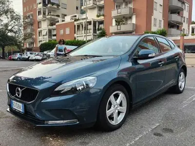Usata Volvo V40 Business Edition 120 CV (88 kW) 2016 Blu/azzurro Berlina
