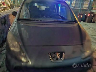 Grigio Usata 2005 Peugeot 1007 Monovolume | 700 € (Ottimo prezzo)