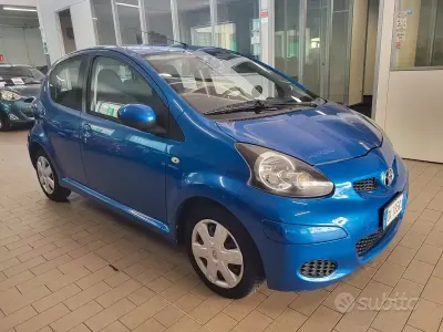 Usata Toyota Aygo Sol 68 CV (50 kW) 2010 Bluazzurro Utilitaria
