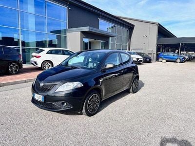 Usata Lancia Ypsilon 69 CV (50 kW) 2019 Nero Utilitaria