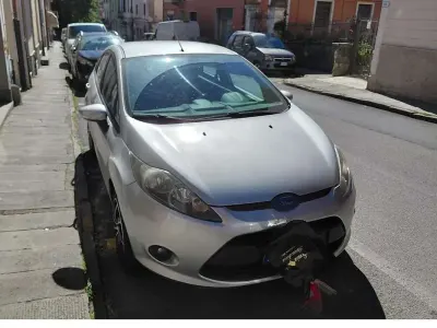 Usata Ford Fiesta Titanium 82 CV (60 kW) 2009 Grigio Berlina