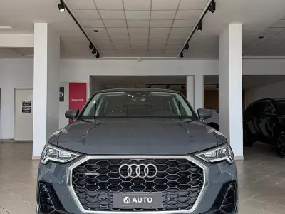 Begagnad Audi Q3 Business Plus 150 HK (110 kW) 2021 Grå SUV