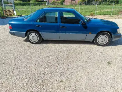 Usata Mercedes 200 122 CV (89 kW) 1990 Bluazzurro Berlina