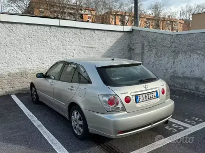 Usata Lexus IS200 155 CV (114 kW) 2002 Grigio Station wagon
