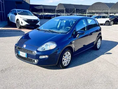 Usata Fiat Punto Lounge 75 CV (55 kW) 2014 Blu Utilitaria