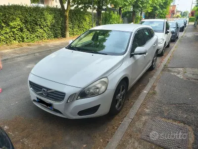 Usata Volvo V60 136 CV (100 kW) 2012 Bianco Station wagon
