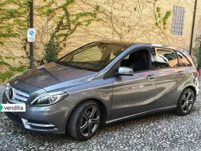 Usata Mercedes B180 Premium 109 CV (80 kW) 2014 Argento Utilitaria