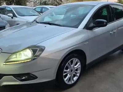 Usata Lancia Delta Silver 120 CV (88 kW) 2013 Argento Utilitaria