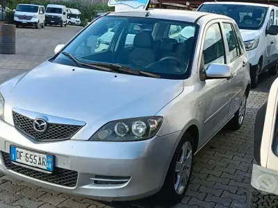 Usata Mazda 2 68 CV (50 kW) 2006 Grigio Utilitaria