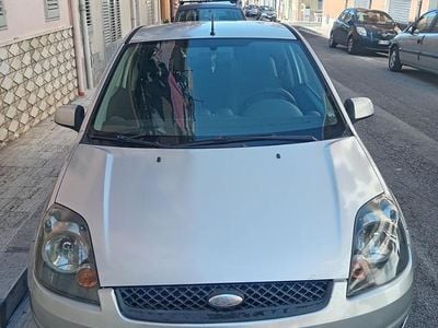 Usata Ford Fiesta 68 CV (50 kW) 2006 Grigio Utilitaria