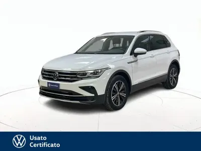 Usata VW Tiguan Elegance 150 CV (110 kW) 2022 Bianco pastello SUV