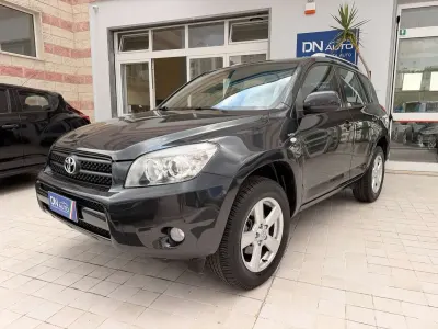 Usata Toyota RAV4 Luxury 136 CV (100 kW) 2007 Grigio SUV