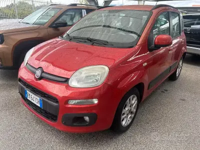 Usata Fiat Panda Lounge 75 CV (55 kW) 2012 Rosso Utilitaria