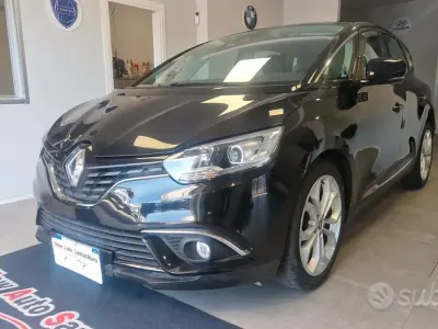 Usado Renault Scénic IV Business 110 CV (80 kW) 2018 Negro Monovolumen
