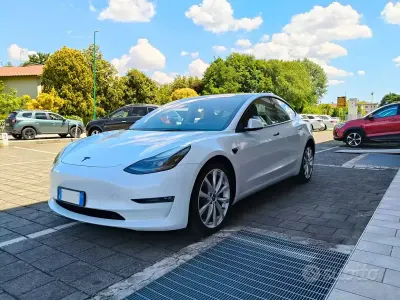 Usata Tesla Model 3 152 kW (208 CV) 2022 Bianco Berlina
